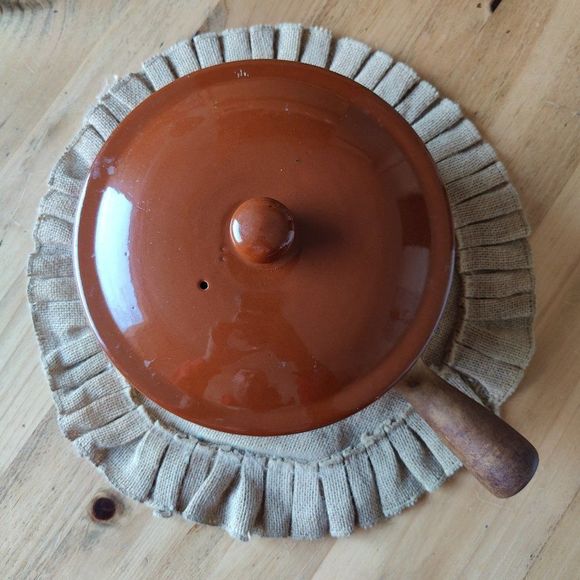 Vintage French Stoneware Covered Casserole Dish 8.5 inches wide and 4.5 inches - Picture 10 of 16